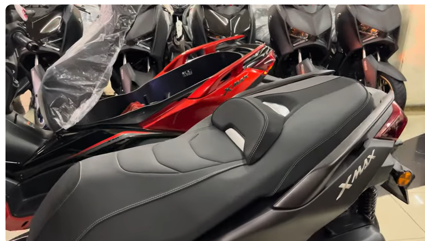 Perbedaan Yamaha XMAX Tech dan XMAX Connected Terbaru