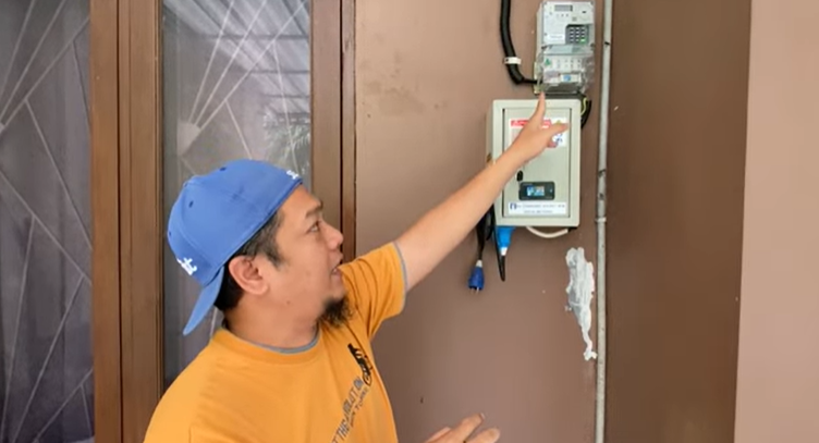  Punya Mobil Listrik: Pasang KWH Baru atau Tambah Daya? Pahami Risikonya