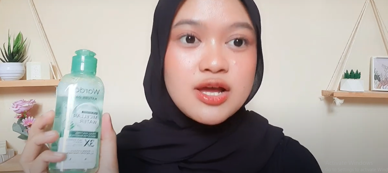 Kulit Kering dan Berjerawat? Atasi dengan Wardah Micellar Water!