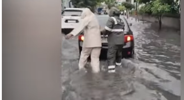 Bisakah Mobil Listrik Menerobos Banjir? Risiko, Batas Aman, dan Hal yang Wajib Diperhatikan
