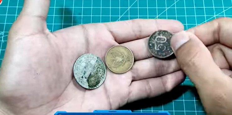 Cara Membersihkan Uang Logam Jadul untuk Bahan Membuat Resin Art