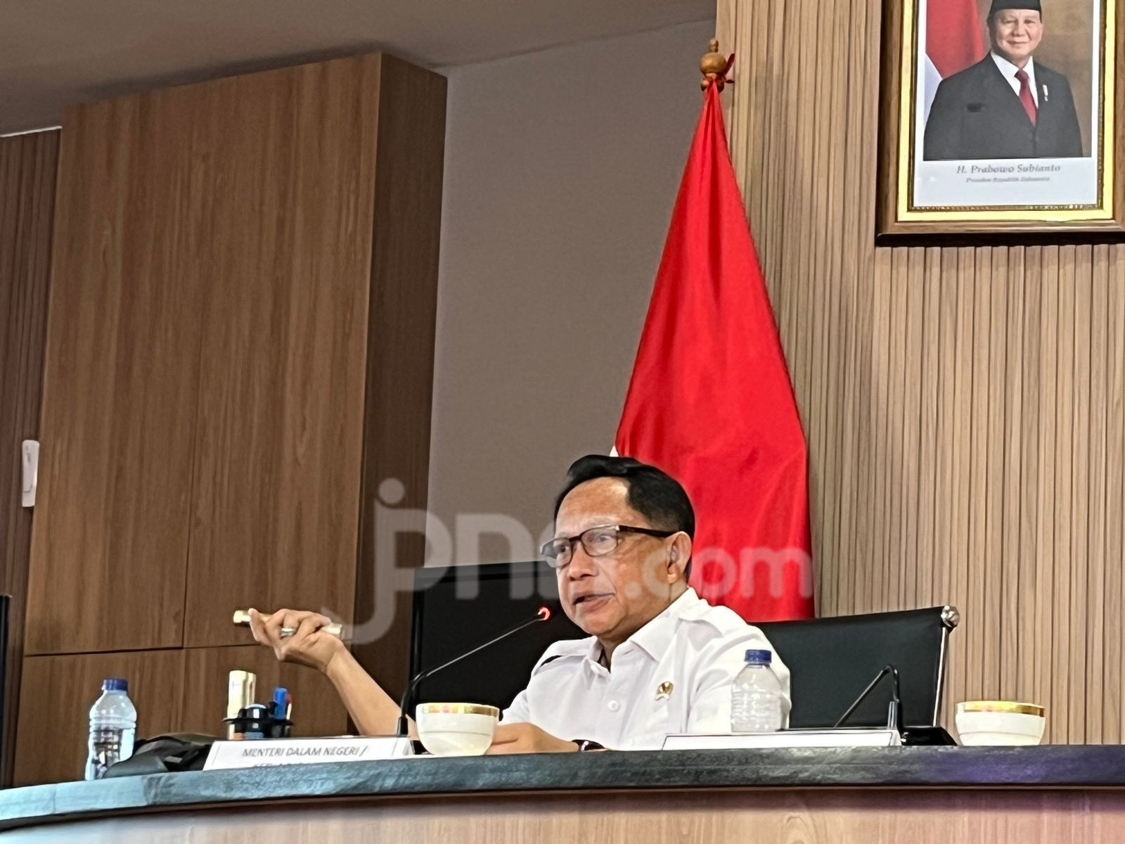 Antisipasi Beban Anggaran, Mendagri Minta Pemda Setop Rekrut Honorer Administrasi