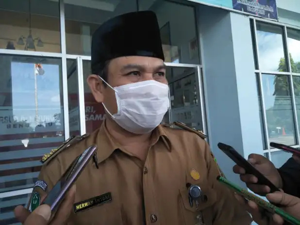 Kadinkes Provinsi Sorot Pembangunan Puskesmas Rimbo Pengadang  