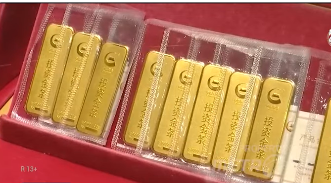 IHSG Melemah, Harga Emas Dunia Tembus USD5.000 Per Troy Ons Setelah Koreksi Tajam