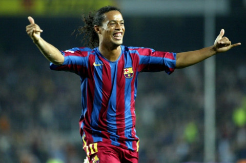 Shopee Gandeng Ronaldinho! Selebrasi Samba Sang Legenda Bikin Netizen Heboh