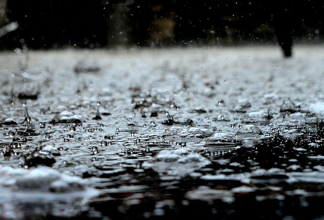 Air Hujan dalam Al-Qur'an dan Hadits: Manfaat dan Keutamaannya