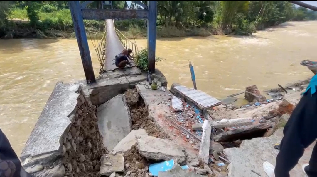 Harus Memutar 3 Kilometer, Nestapa Warga Lebong Pasca Jembatan Putus Diterjang Banjir