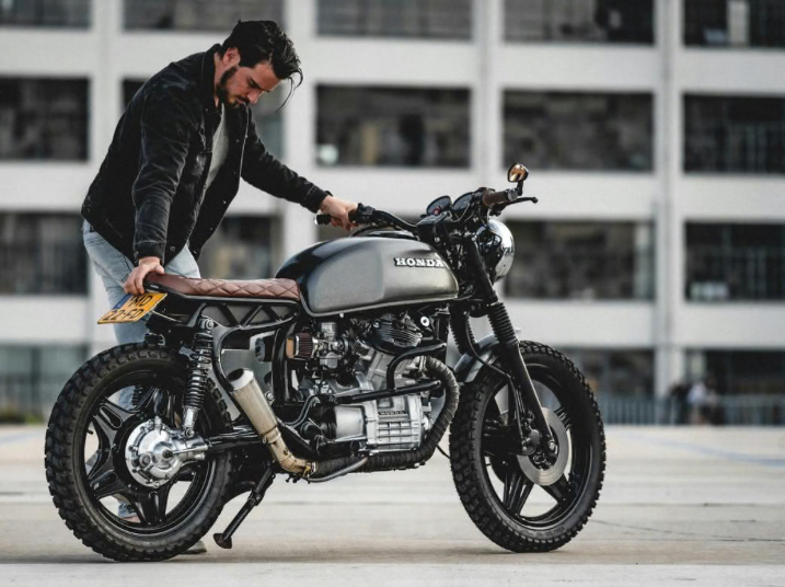 Cara Menghilangkan Bau Apek di Jok Motor