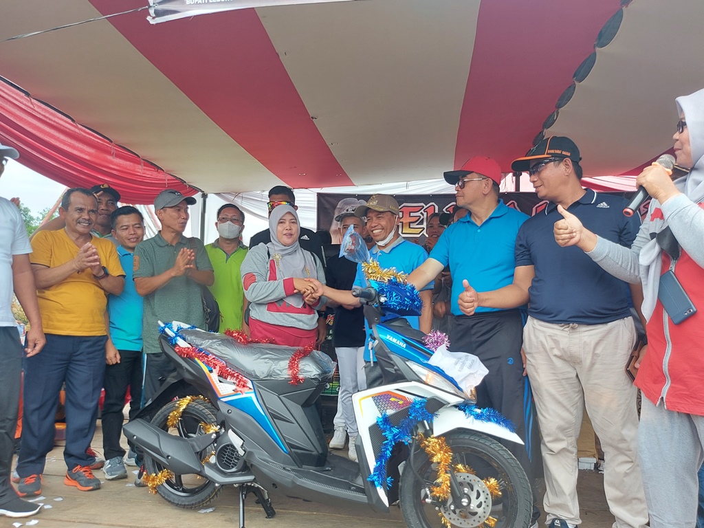 Jalan Santai HUT Lebong, Warga Selebar Jaya Menang Motor