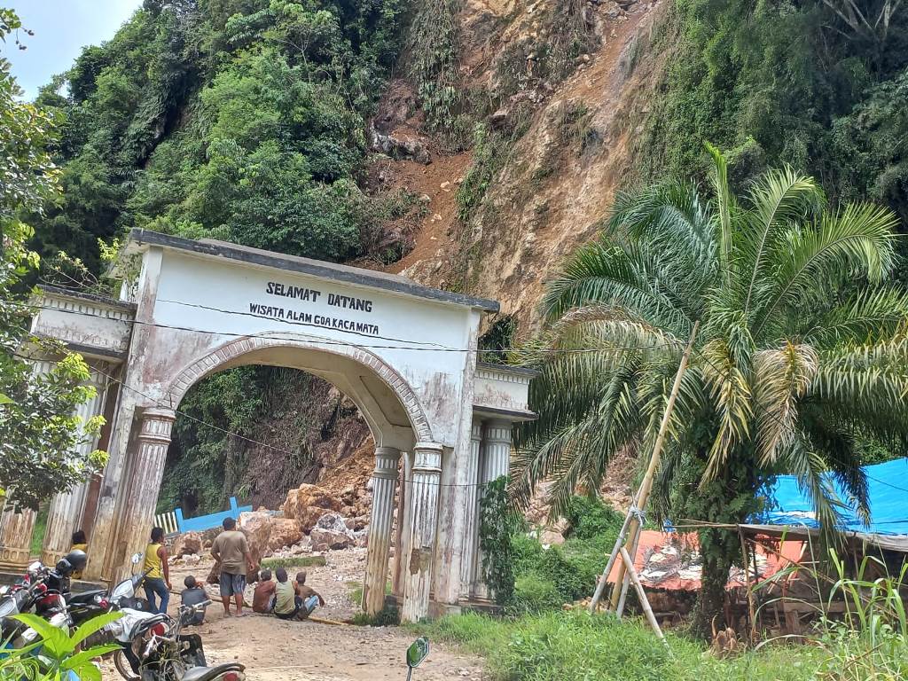 Material Goa Kacamata Dibersihkan, Banjir Kepung Kampung Dalam