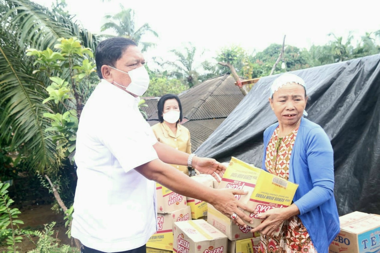 Giliran Bupati Mi'an Turun Tangan Salurkan Bantuan Korban Banjir