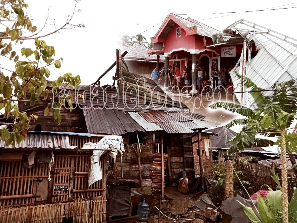 Angin Puting Beliung Rusak 2 Rumah di Lebong, Salah Satunya Rumah Kades Magelang