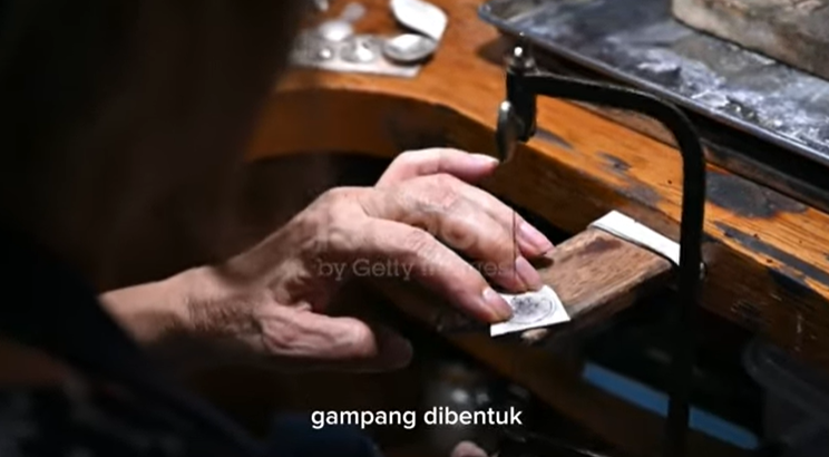 Fakta Menarik tentang Perak: Sifat, Kegunaan, dan Pentingnya di Era Modern