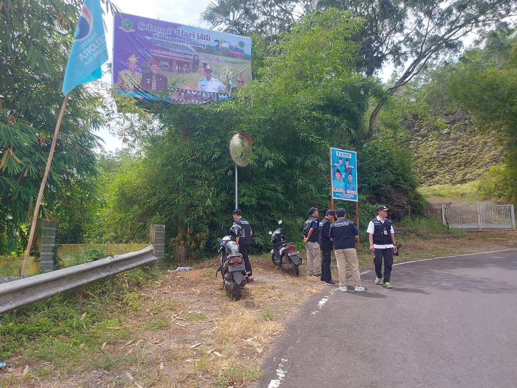 Ditemukan APK Caleg yang Masih Terpasang di Zona Larangan , Ini Buktinya 