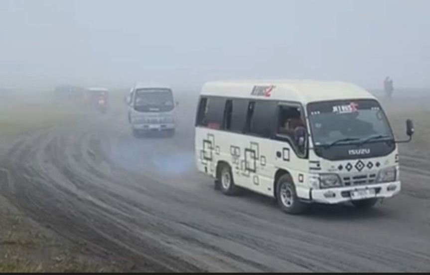 VIRAL! Rombongan Elf SMK Tangsel Terobos Lautan Pasir Bromo, Agen Travel Minta Maaf