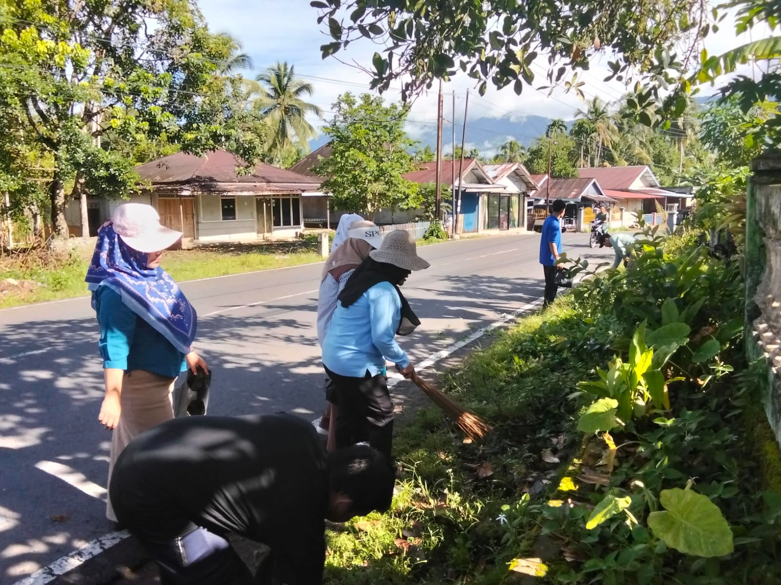 Kecamatan Lebong Tengah Gelar Aksi Gotong Royong Massal, Sambut HUT Lebong ke 22