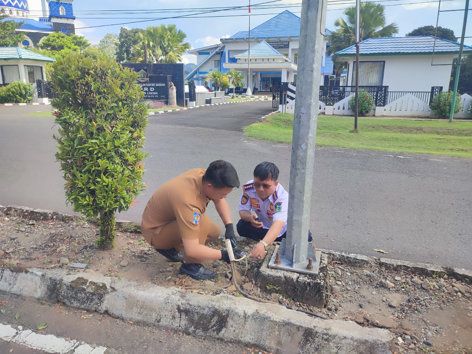 Pembakaran Sampah Picu Kerusakan LPJU di Lebong