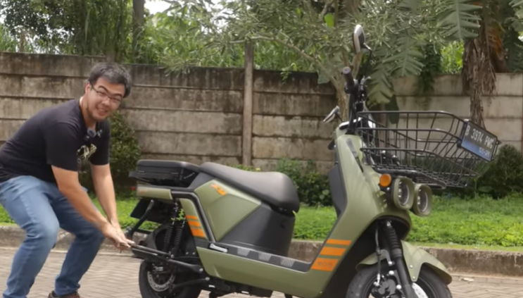 Spesifikasi Baterai Semi Solid State S Moto X9 dan Jarak Tempuh