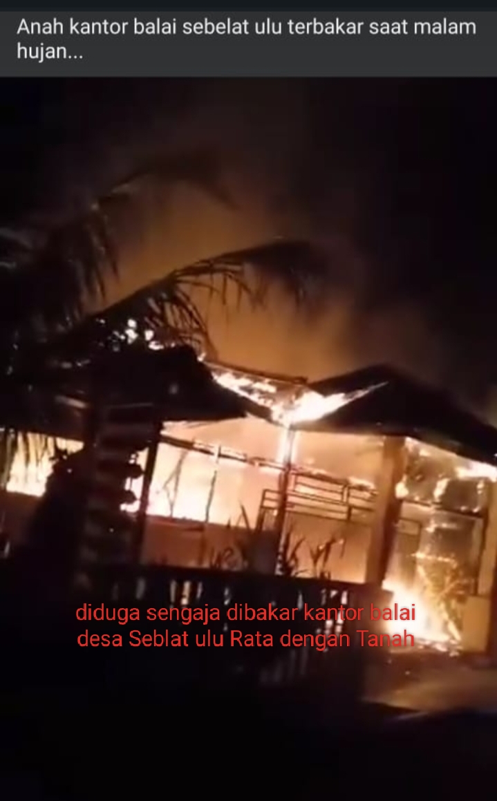 Kebakaran Dahsyat Landa Kantor Desa Seblat Ulu Lebong, Begini Penampakan Kobaran Apinya