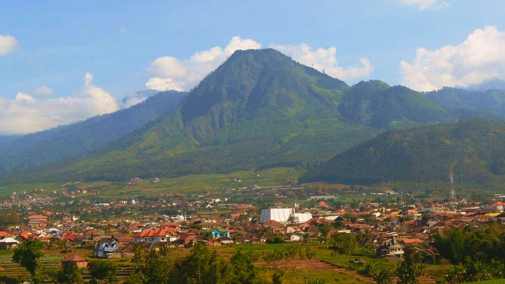 Gunung Kawi, Pesona Alam dan Mitos Pesugihan