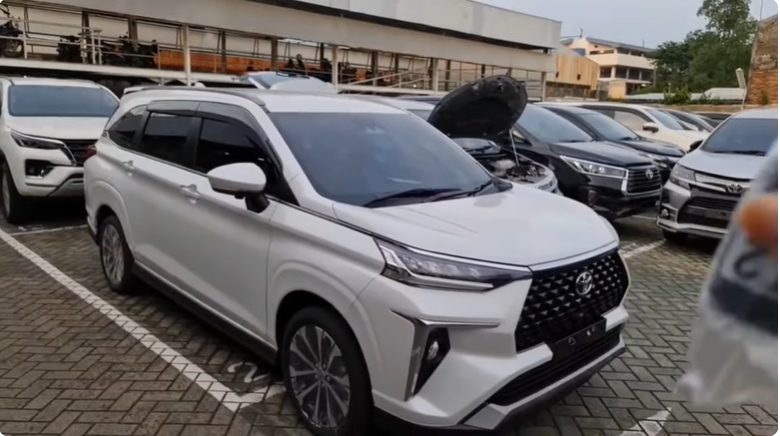 Toyota Veloz Hybrid 2026 – MPV Keluarga Super Irit dengan Rasa Premium