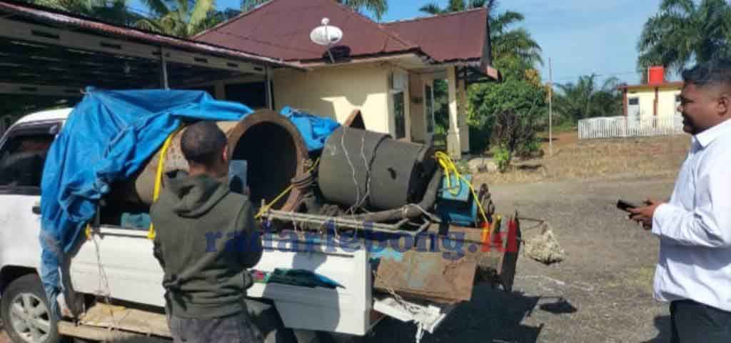 Resahkan Warga, 4 Pencuri Besi Alat Berat Dibekuk Polres BU di Padang Jaya!