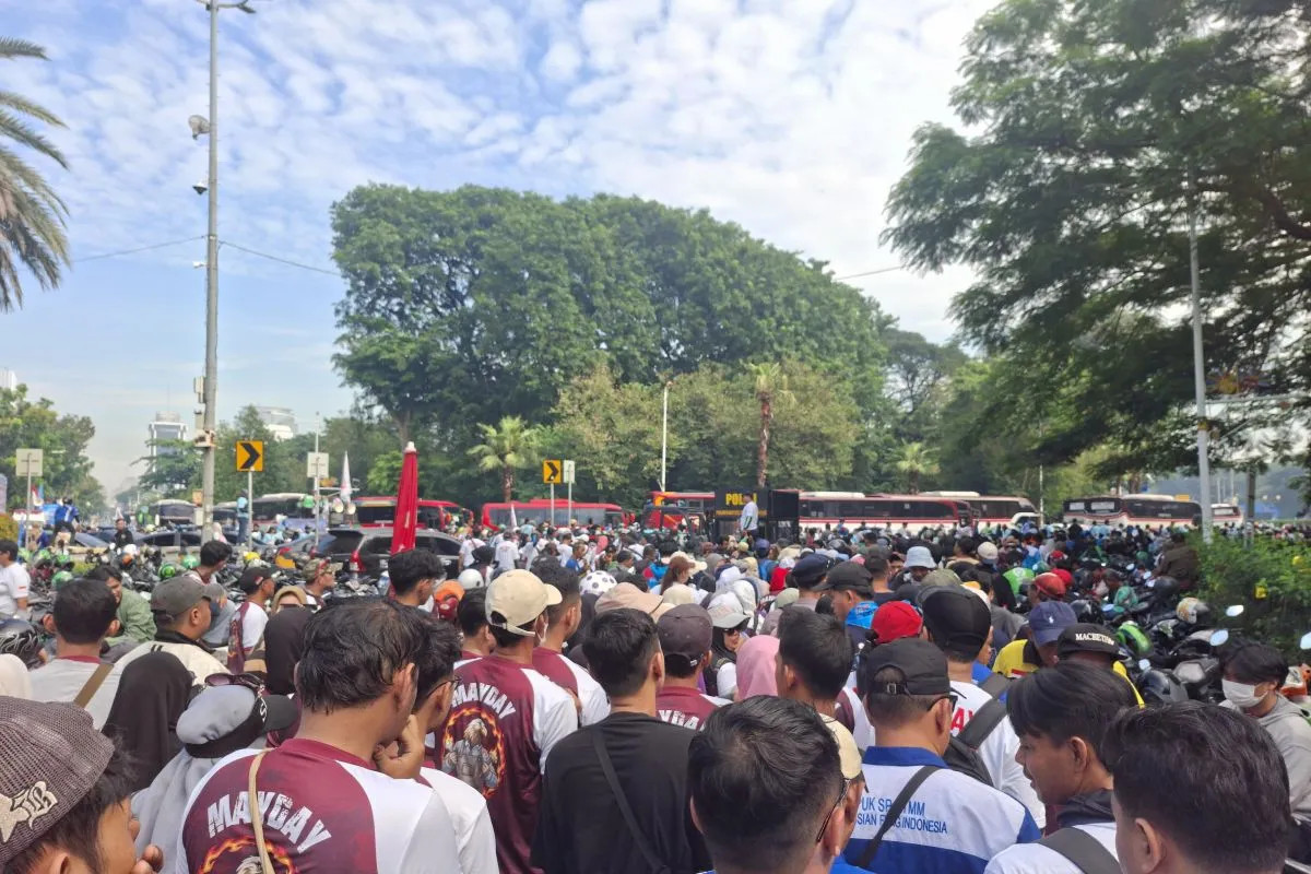 May Day 2026: 100 Ribu Buruh dan Ojol Padati Monas, Presiden Prabowo Dijadwalkan Hadir