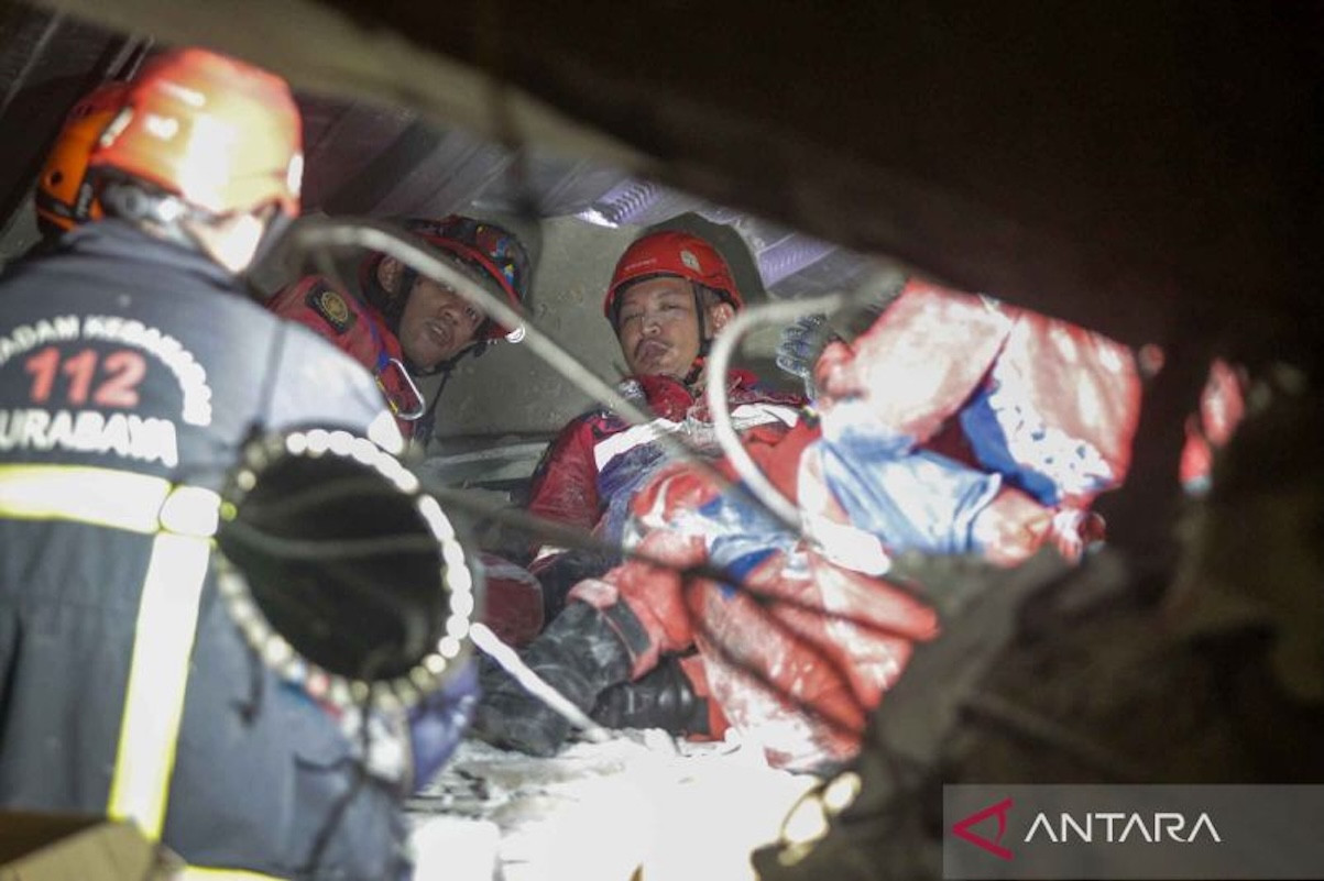 Musala Ponpes Al-Khoziny Sidoarjo Ambruk, Satu Santri Meninggal Dunia dan Puluhan Dievakuasi