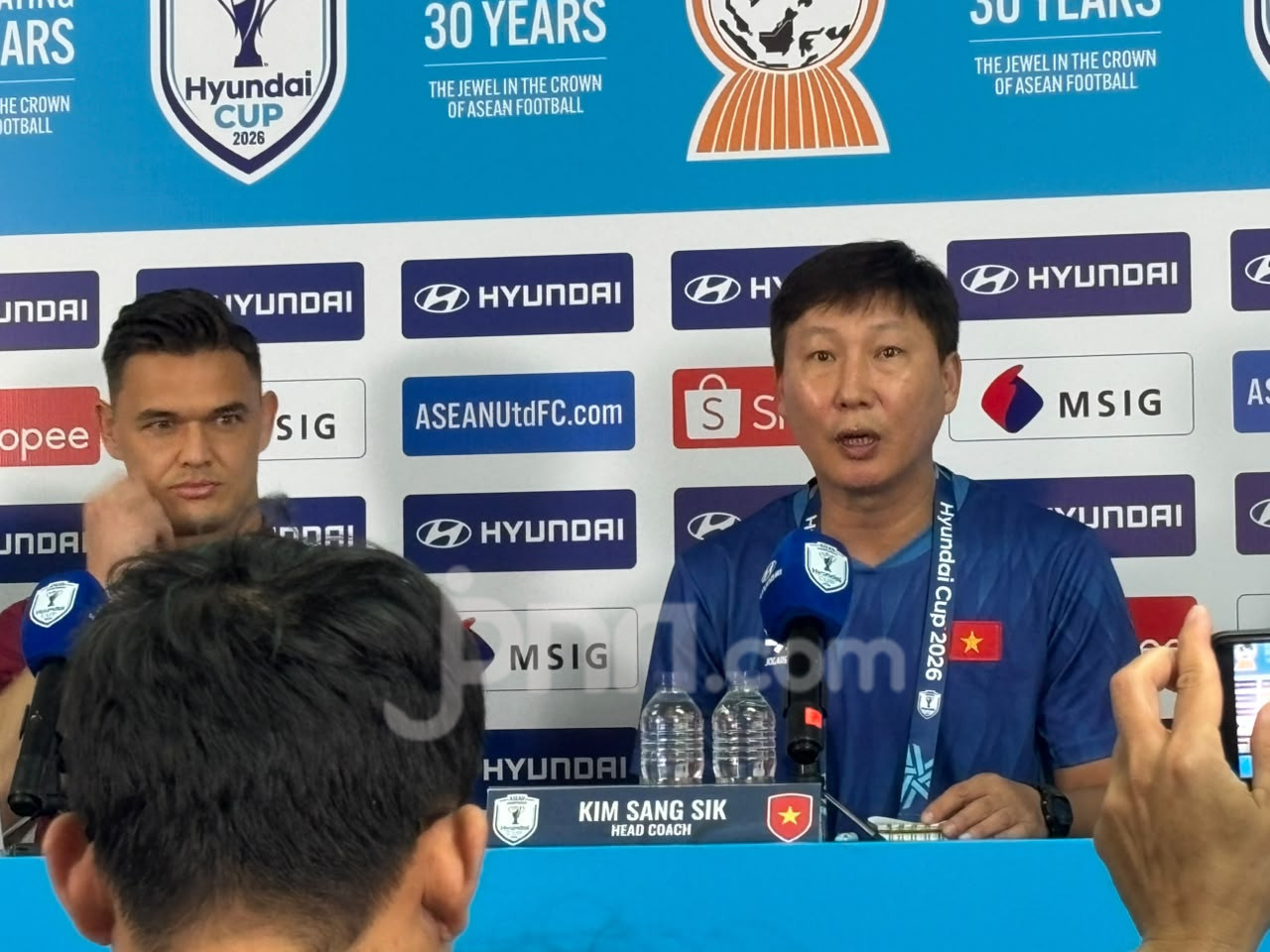 Vietnam Waspadai Mitchell Baker dan Thom Haye Jelang Duel Kontra Timnas Indonesia