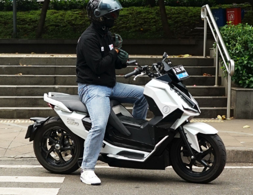 Segini Beda Pajak Motor Listrik vs Honda Beat