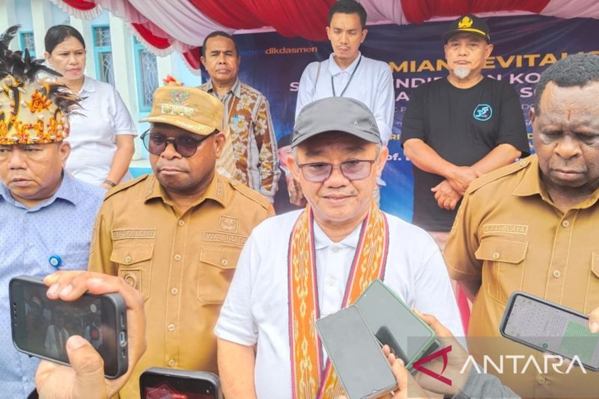Mendikdasmen Abdul Mu'ti Pastikan Guru Non-ASN Tetap Bekerja hingga Akhir 2026