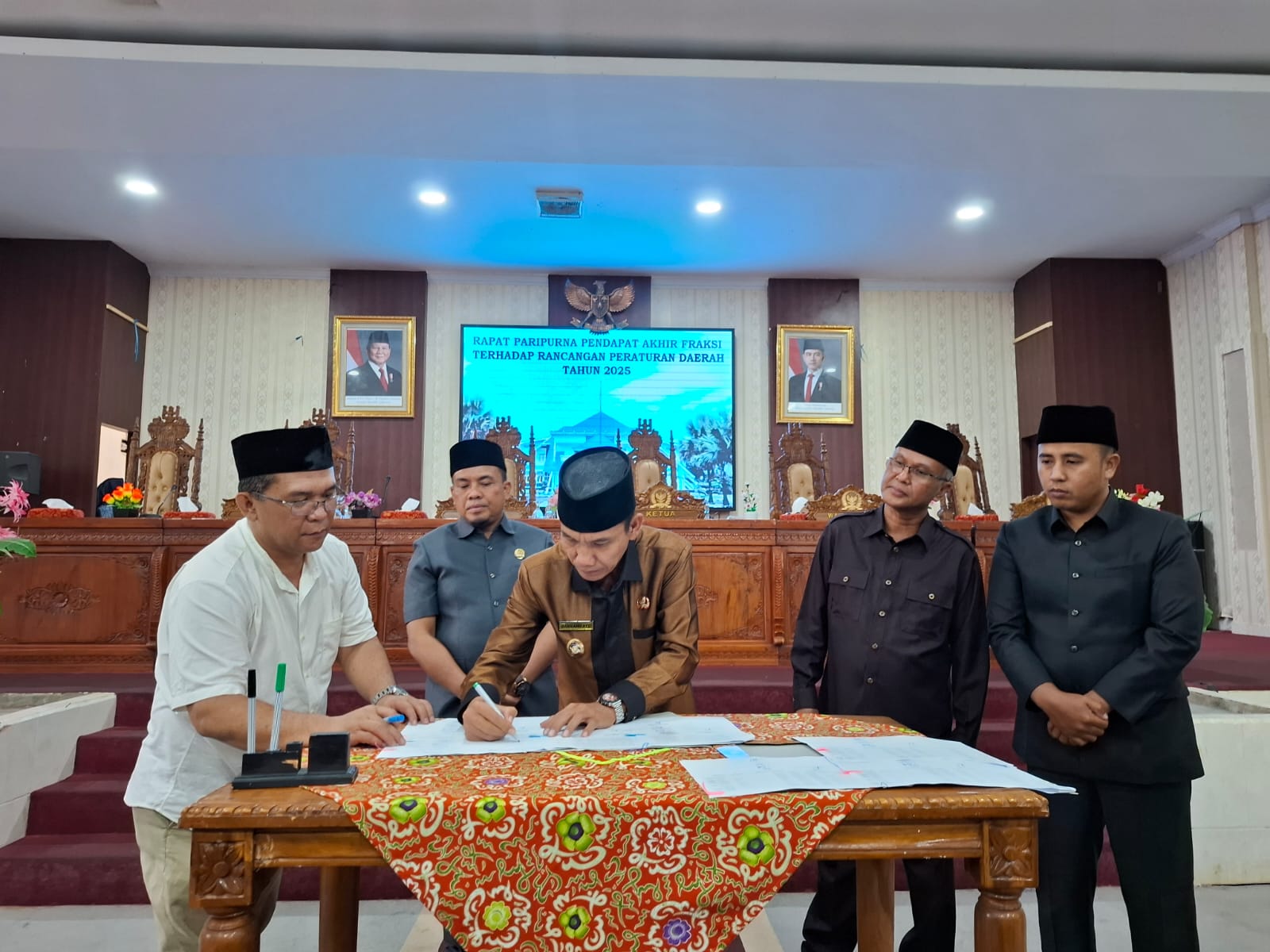 DPRD Lebong Sahkan APBD Lebong 2026, Wabup Beri Pesan Khusus untuk OPD