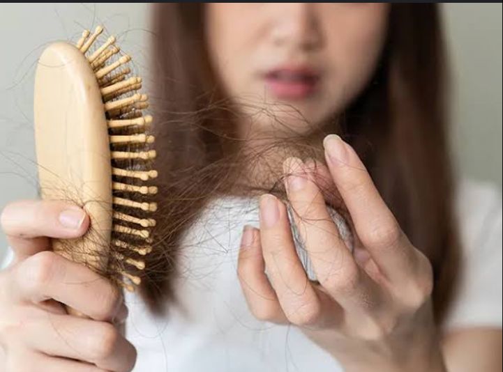 Atasi Rambut Rontok dengan Menggunakan 3 Bahan Alami Ini