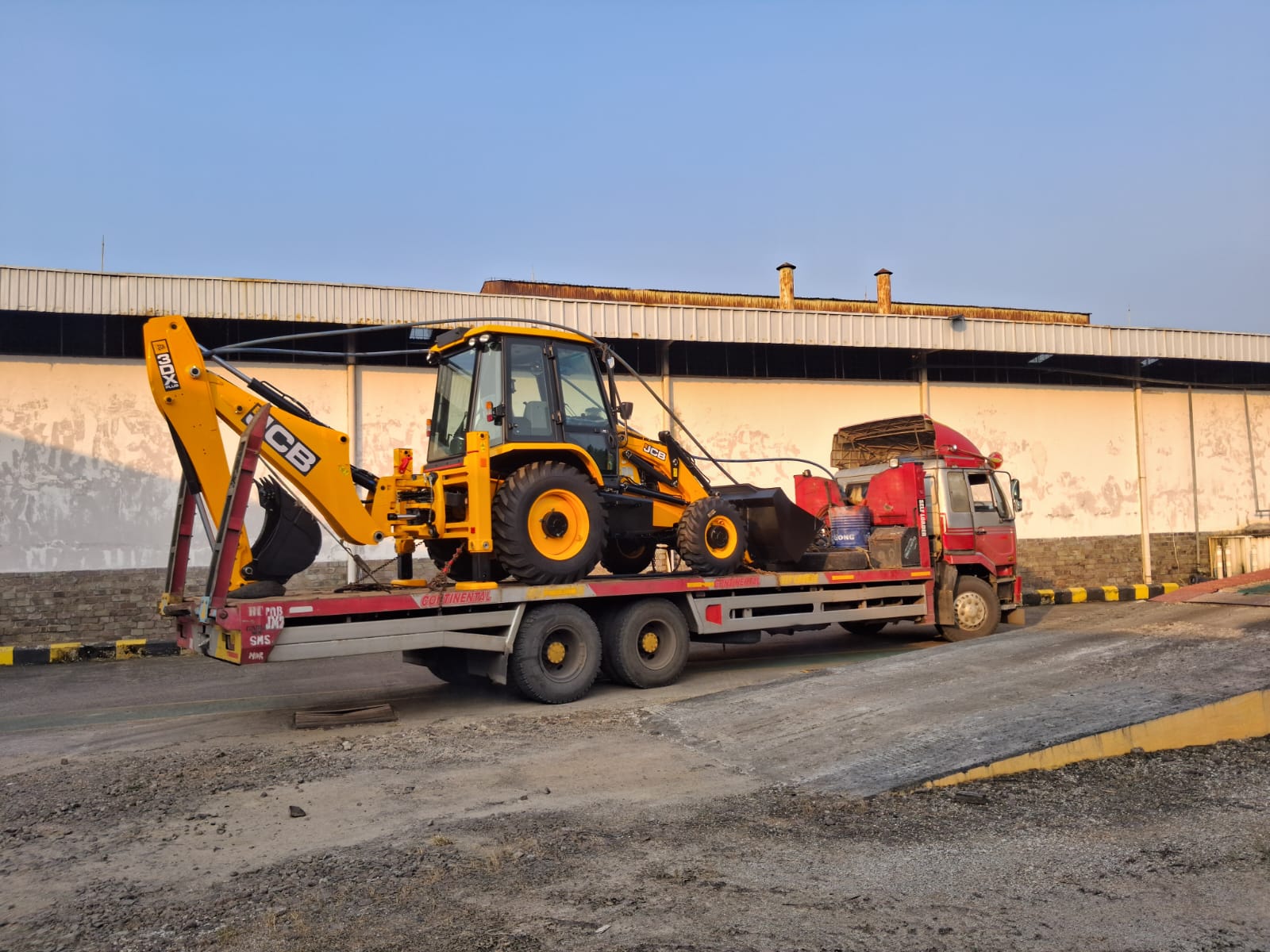 Siaga Bencana Longsor , Pemkab Lebong Beli Alat Berat Backhoe Loader Baru