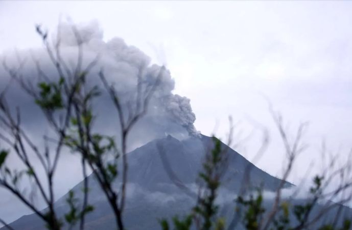  Erupsi Menerus Berakhir, Gunung Anak Krakatau Masih Berstatus Siaga
