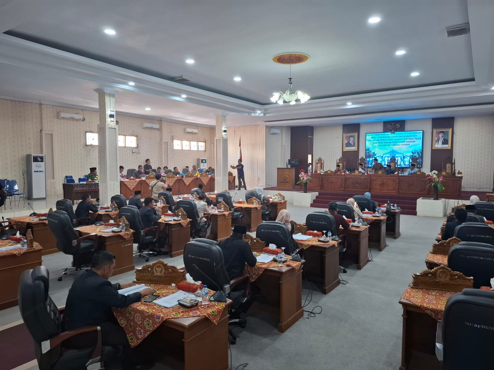 Absensi Pejabat Warnai Paripurna Penyampaian RAPBD Perubahan 2025 Lebong