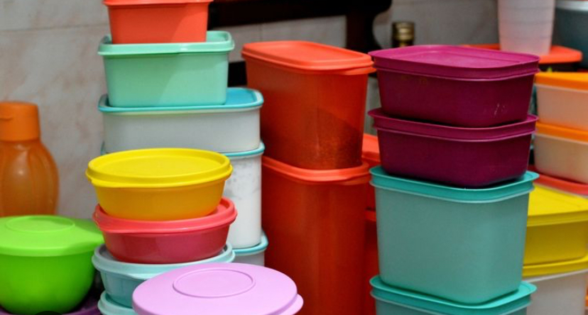 5 Cara Membersihkan Tupperware Bau dengan Bahan Sederhana di Rumah