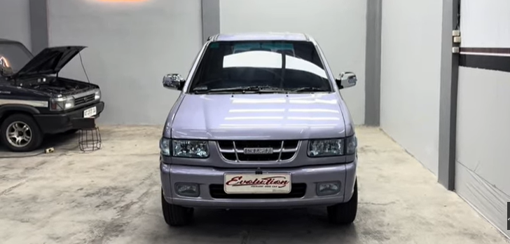 Isuzu Panther LS Turbo Automatic 2003 Warna Ungu Langka, Kondisi Istimewa dan Siap Pakai