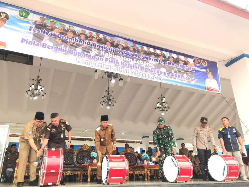 15 Tim Tabuh Drumband Pelajar  Lebong Tampil Eksis di Pendopo Rumdin Bupati  