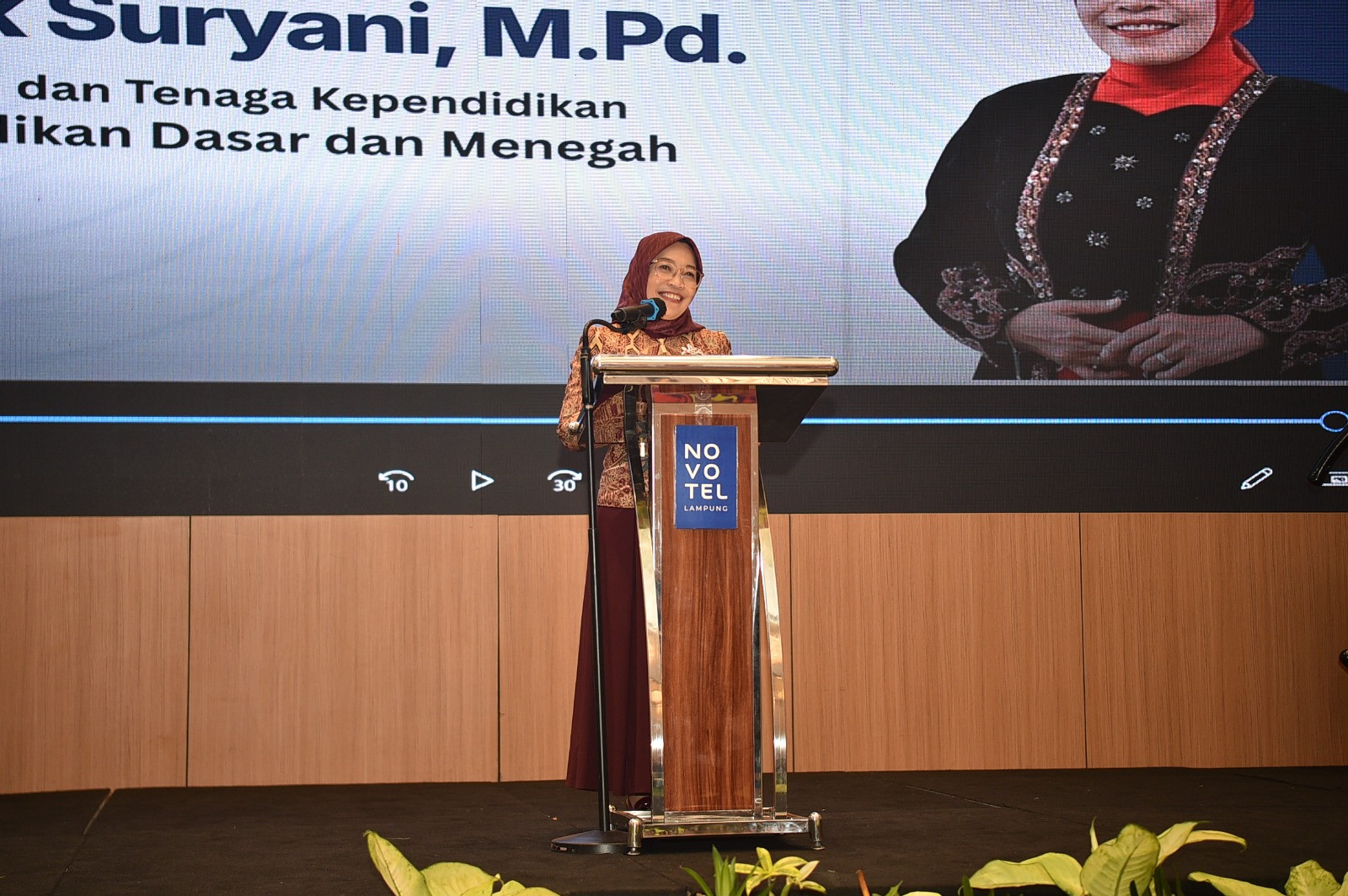 Kemendikdasmen Minta Pemda Tak Rumahkan Guru Honorer: Peran Mereka Sangat Penting!