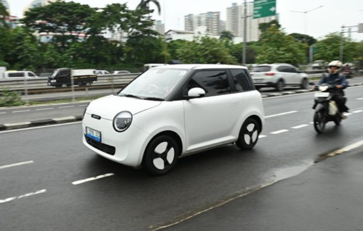 Mobil Listrik Dicuci Hidrolik, Apakah Aman Untuk Mesinnya?