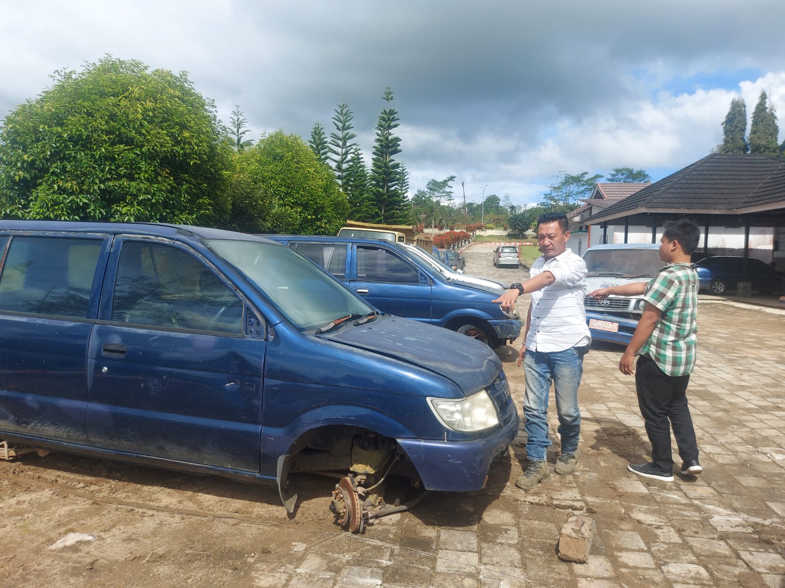 Lelang Mobnas Pemkab Lebong Terbagi Mengelompok dan Satuan