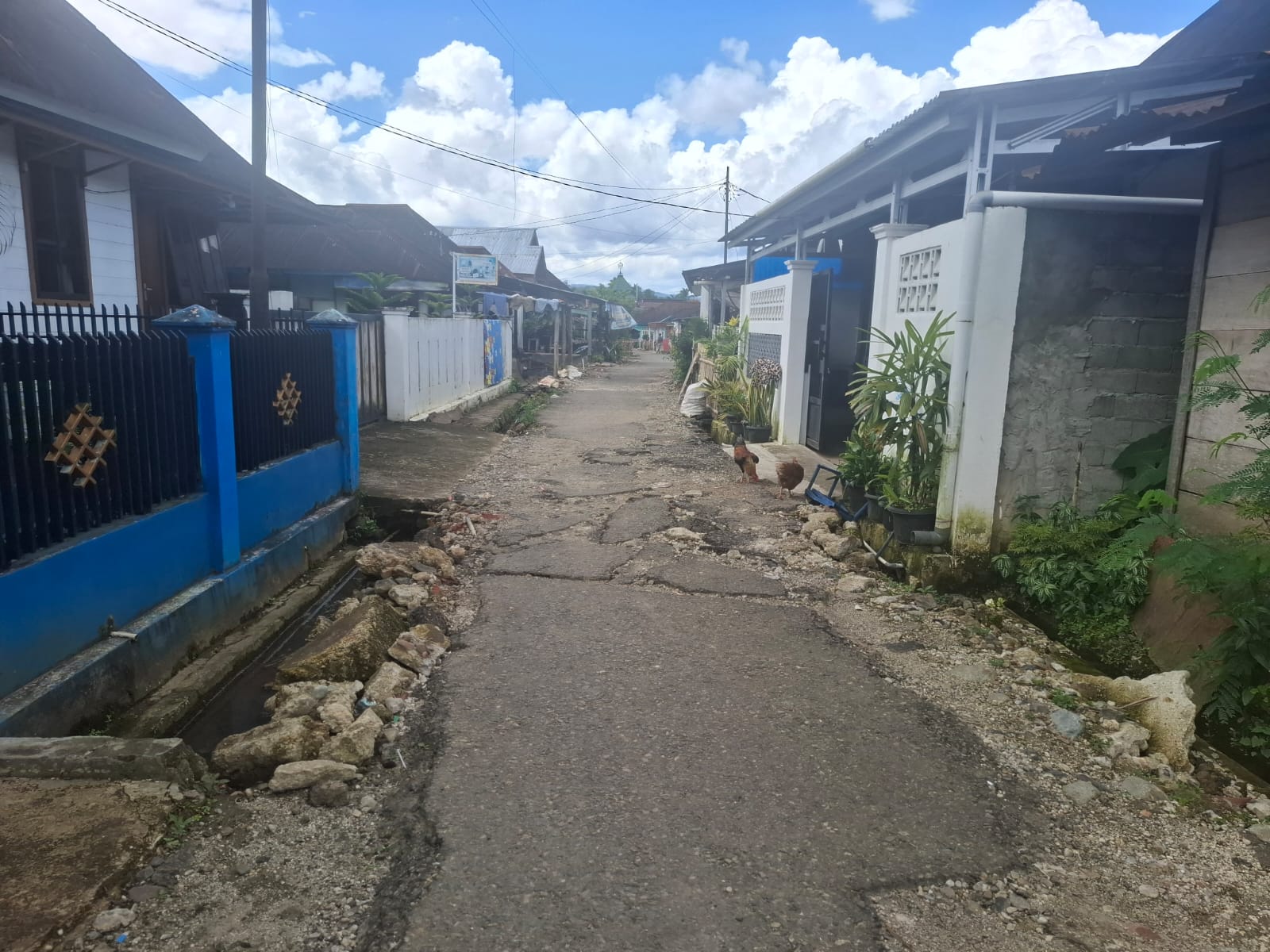 Warga Protes Keras Bekas Galian Pipa Proyek SPAM Putus Kontrak Tak Kunjung Diperbaiki