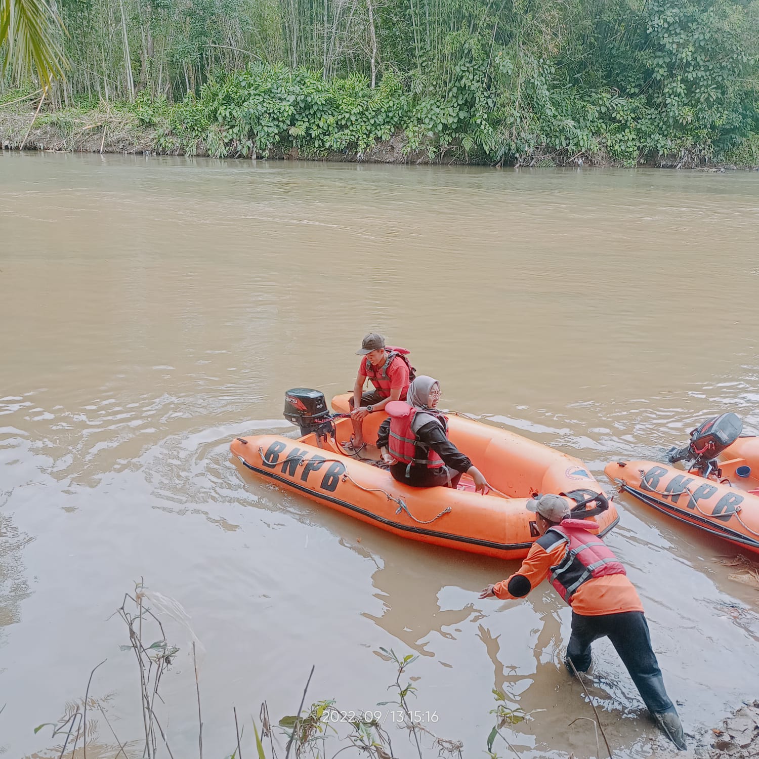 Tim TRC BPBD Lebong Tampilkan Aksi Heroik Penyelamatan Korban Banjir 