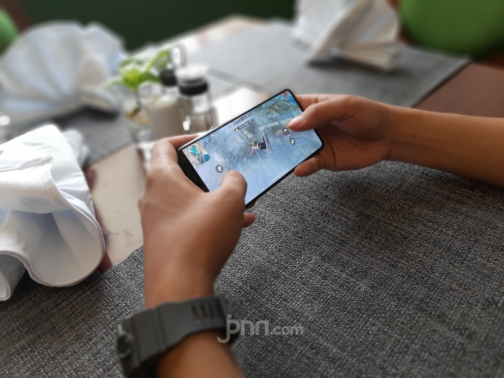 OnePlus Ekspansi ke Pasar Gaming, Siapkan Konsol Genggam Berbasis Layar Sentuh