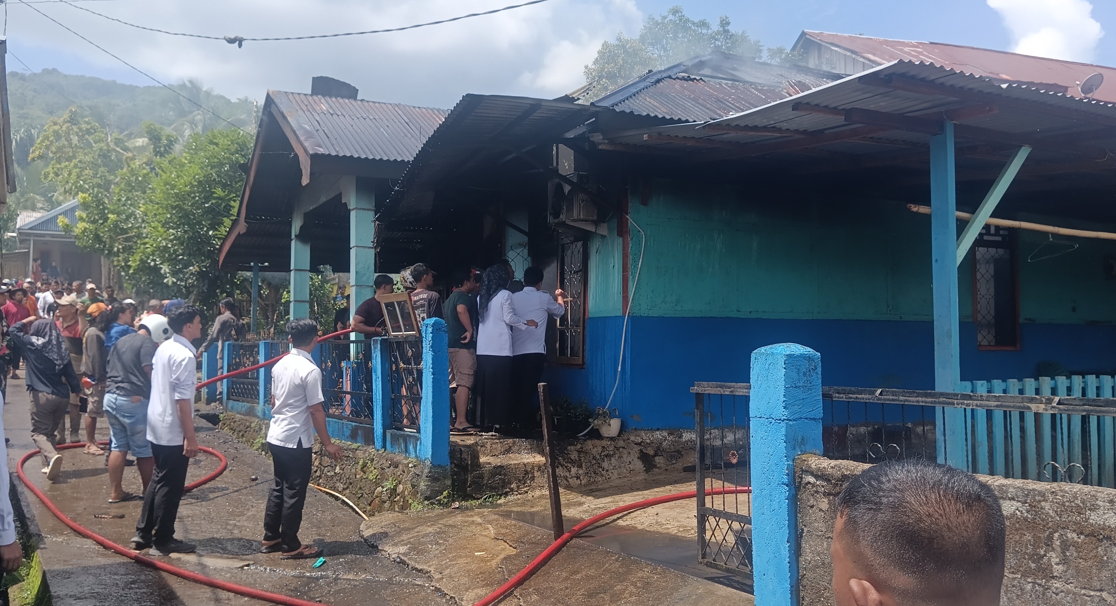 Diduga Korsleting, Api Hanguskan Satu Rumah Warga Gandung Baru dalam Hitungan Menit