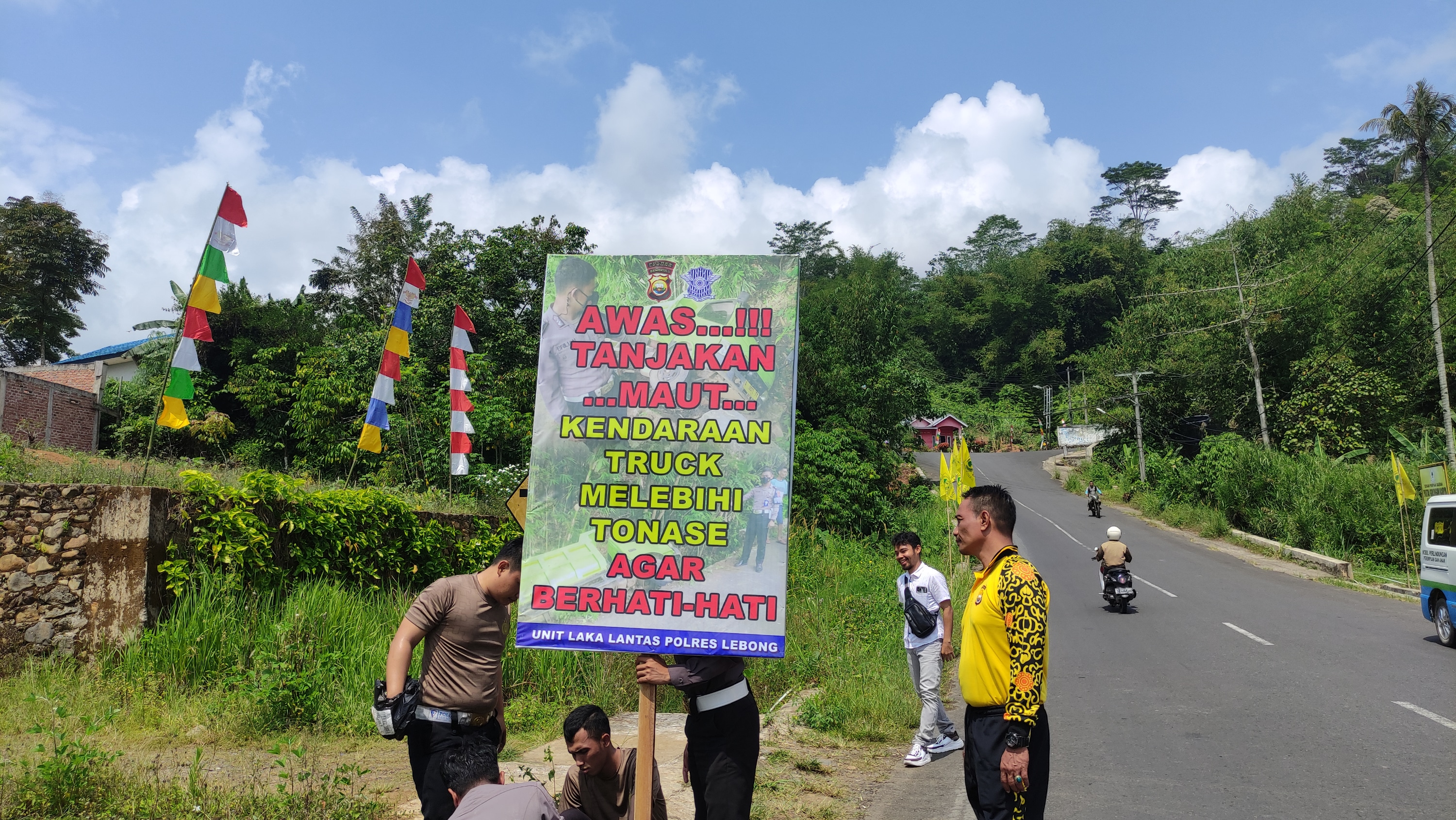 Tanjakan Maut Talang Ulu Terpasang Baliho Hati-Hati 