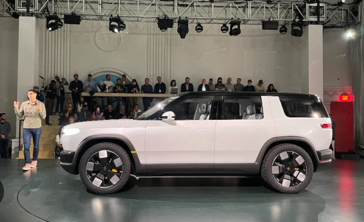 Rivian R2 Performance Mengalahkan Jarak Tesla Model Y