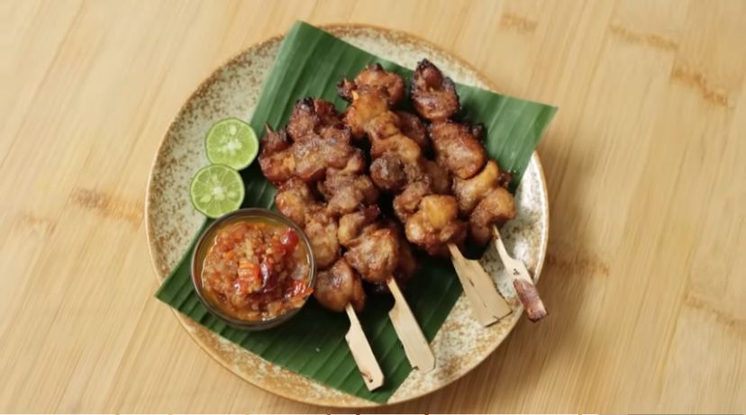 Nikmati Pakai Sambal Bawang! Resep Sate Ayam Manis