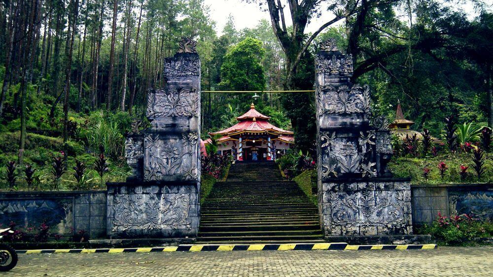Gunung Kawi dan Ritual Pesugihan di Bawah Pohon Dewandaru